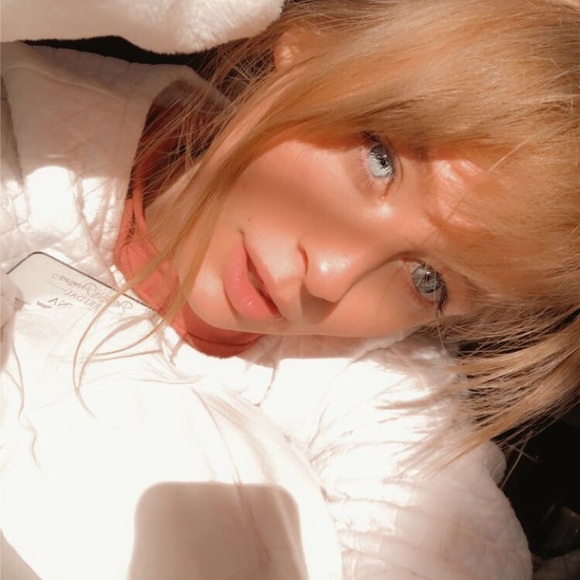 Meet your Posher, Hanna - Picture 1 of 2